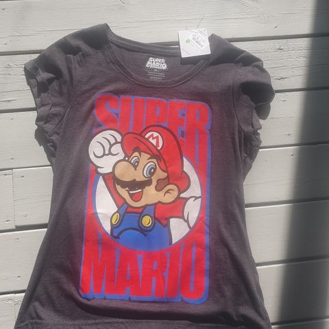 Super mario t shirt (Helt ny med lapp)