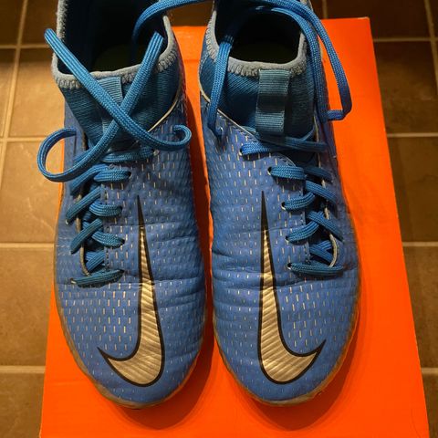 Nike Phantom fotballsko str 35