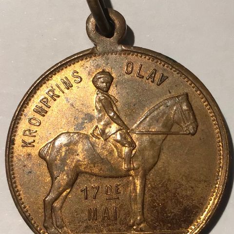 Medalje 17.mai Kronprinsen til hest, forgylt bronse fra 1913