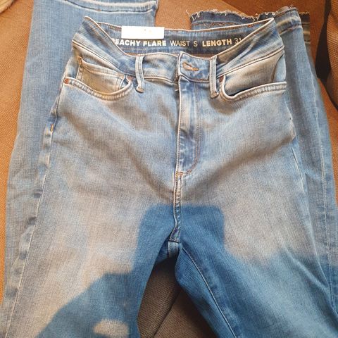 NY, Bikbok Peachy Curved High Waist Flare Leg Jeans, lengde 31