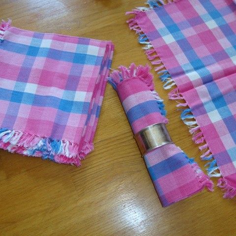 7 servietter i bomull, rosa, hvit og lyseblå ruter