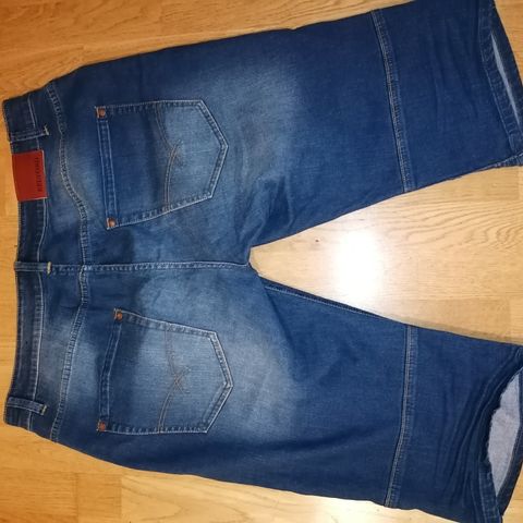 Red Ford shorts 2xl