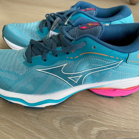 Mizuno wave ultima