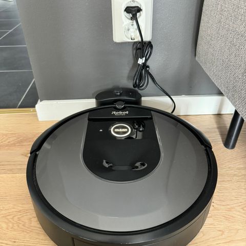 iRobot Roomba i7