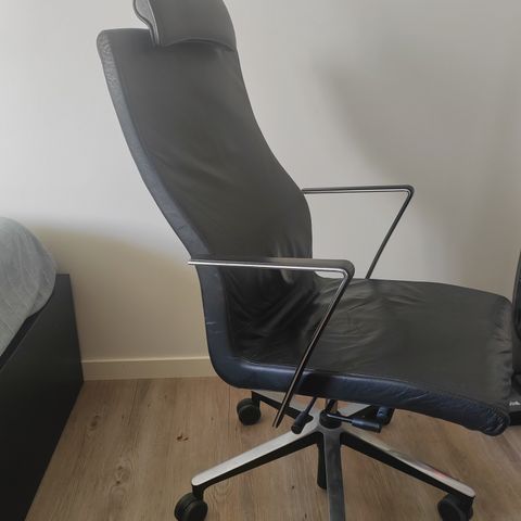 Premium office chairs for sale (2 Nos)