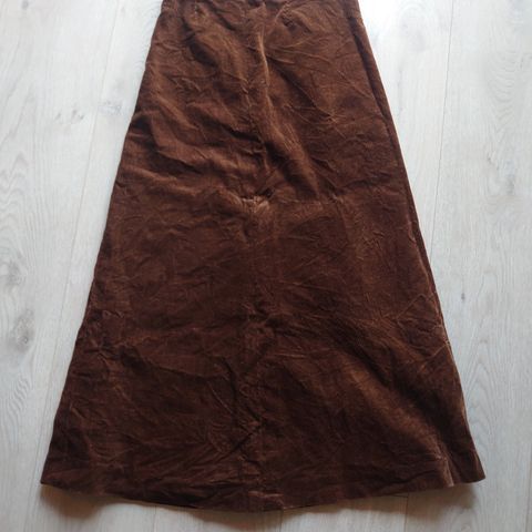 Vintage maxiskjørt i brun kordfløyel