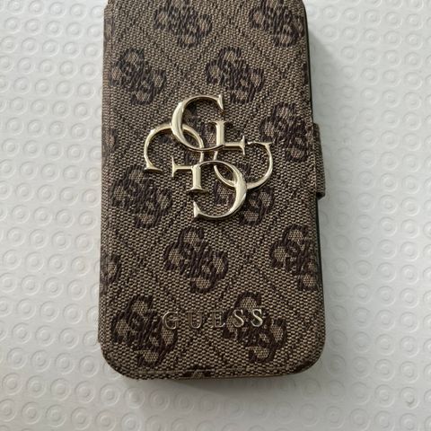 Nesten ny iPhone 13 guess etui