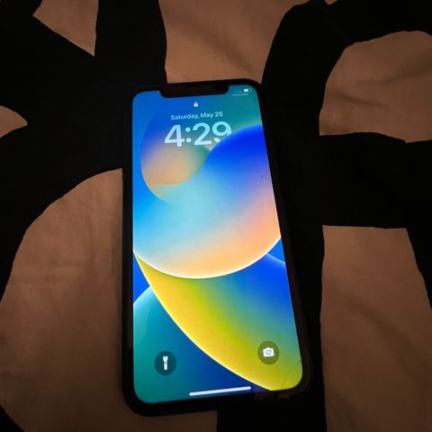 iPhone XR - 64GB (77%🔋)