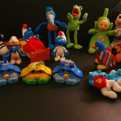 18 Figurer/ting/bamser - Disney/Smurfer/Muppets etc.