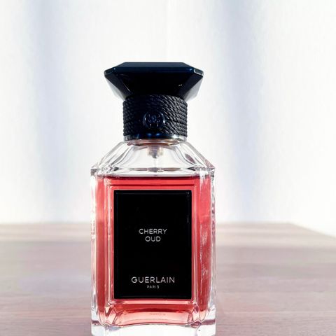 Guerlain Cherry Oud parfymeprøve