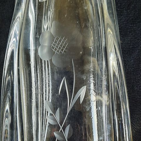 Retro Nydelig krystall vase H ca 20 D 10/6,5 cm  blomster/sommerfugl