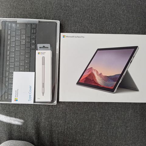 Microsoft Surface Pro 7 - i5, 8gb RAM og 128GB lagring - surface cover og penn