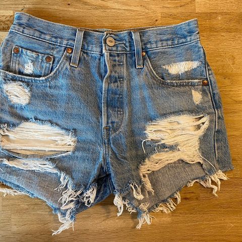 Levi's 501 shorts W25