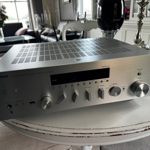 Yamaha N803D Network streamer og Klipsch R-820f høyttaler