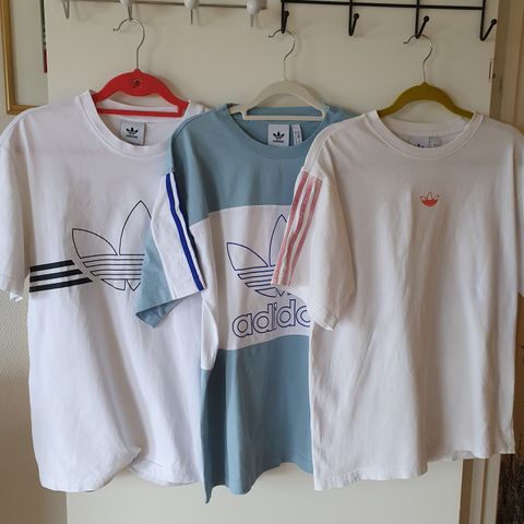 3 kraftige fine Adidas T-skjorter.