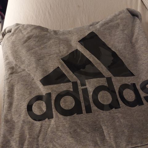 Adidas genser str XL