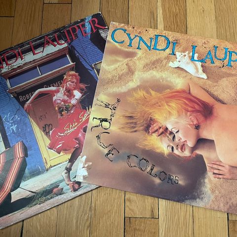 "She's so unusual" og "True colors" av Cyndi Lauper