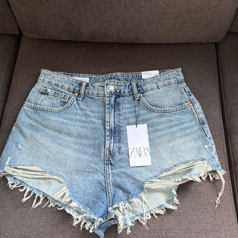 ZARA HIGH-RISE CURVED SHORTS STR 46