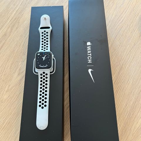 Apple Watch Nike Series 5 (GPS), 40 mm