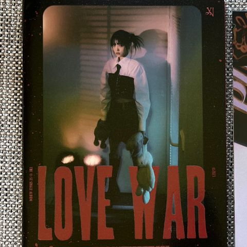 Yena love war album