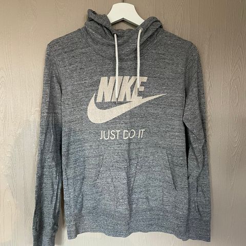 Hettegenser fra Nike