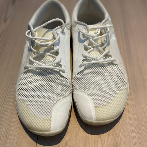 Vivobarefoot hvit str 41