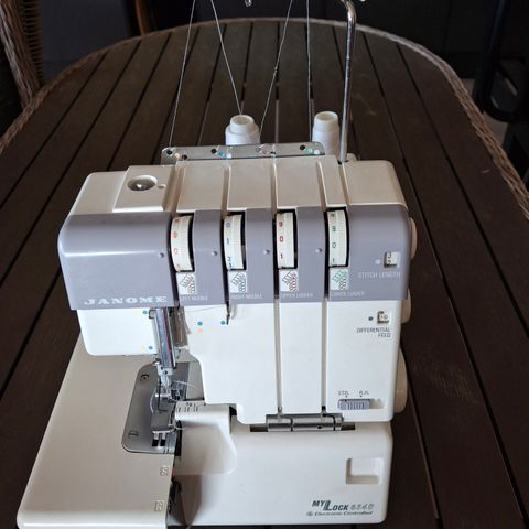 Janome overlock