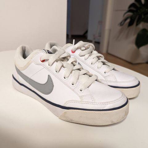 Lite brukt nike sko, str 36.5