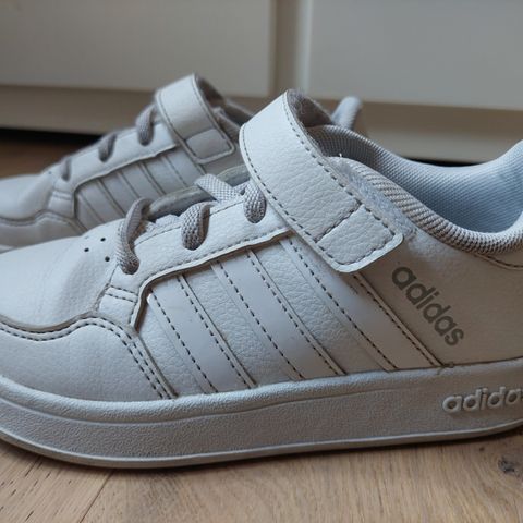 Adidas hvit sko gutt str. 29