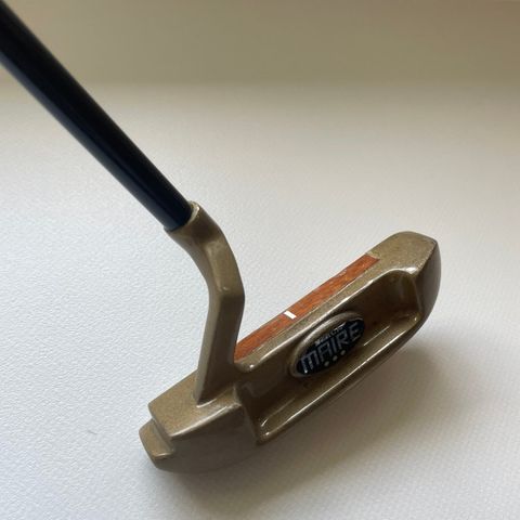 Black Maire putter