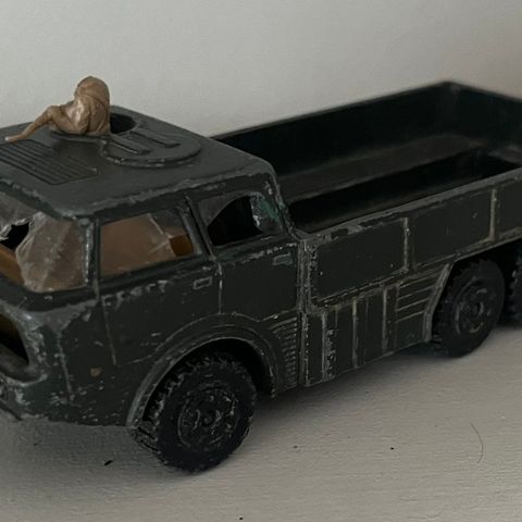 Sliten Matchbox Battle Kings K-116 Artillery Truck fra 1977