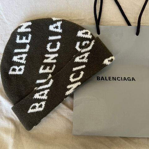 Balenciaga lue