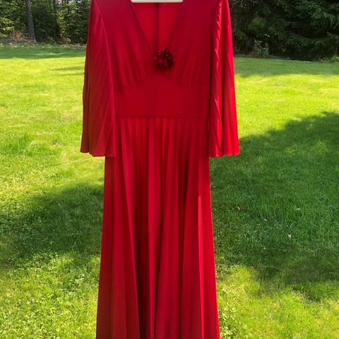 Lang rød kjole fra Lapidus of Sweeden