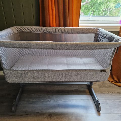 Bedside crib fra Yngri