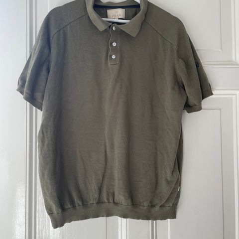 Pent brukt Fram-skjorte i størrelse XL til salgs!