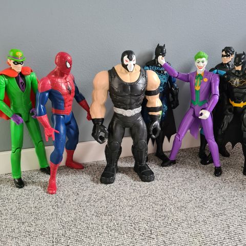 Diverse DC figurer