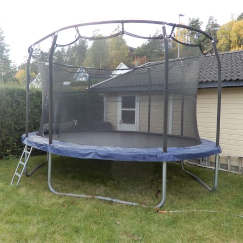 trampoline (Jumpking)