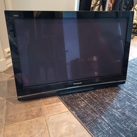 Panasonic Viera 37" plastma TV gis bort