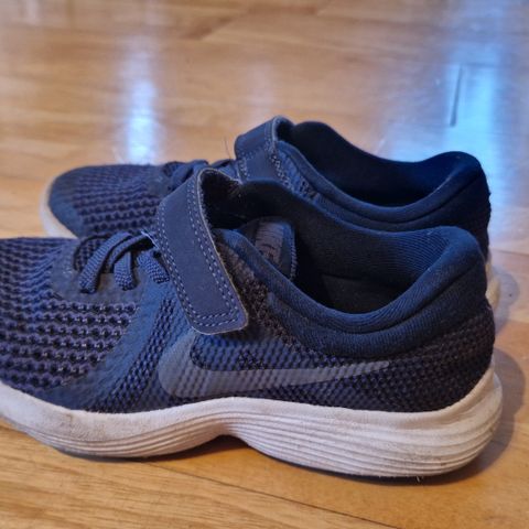 Nike joggesko str 30