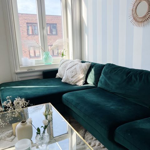 Elegant sofa i grønn velour