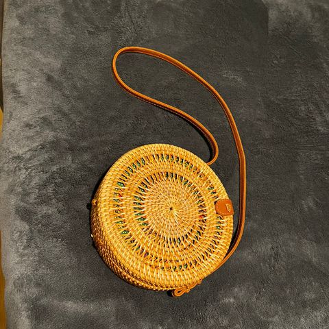 Rattan slingbag