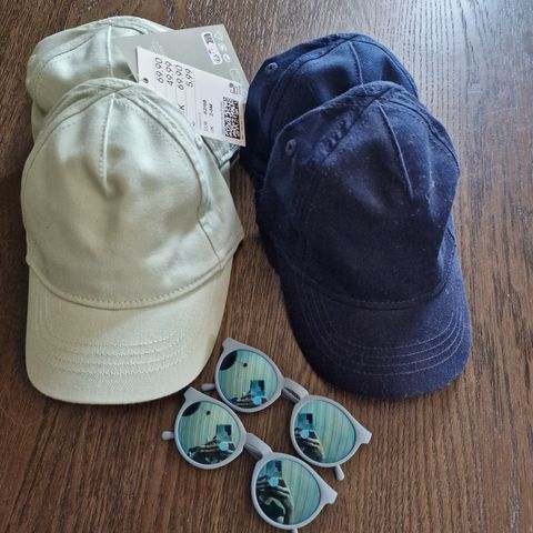 4 stk caps fra H&M og 2 stk solbriller