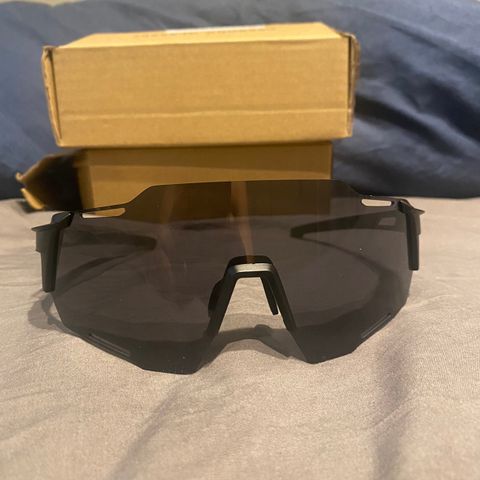 Ubrukte solbriller (svart)