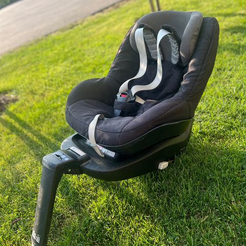 MaxiCosi two way pearl m/isofix base