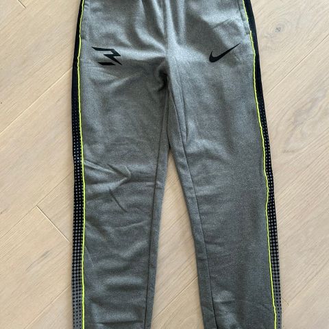 Nike joggebukse barn/gutt - 12-13 år