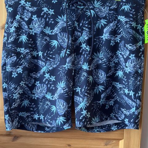 HELT NY BLÅ MØNSTRET SHORTS FRA DRESSMANN, STR. 3XL