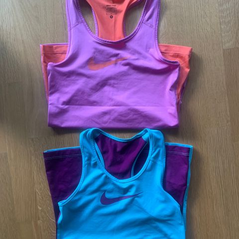 To pent brukt Nike pro singlet. Str S. kr 125 hver