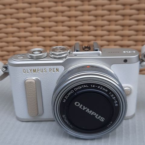 Olympus PEN E-PL8 16.1MP Digital Camera - White