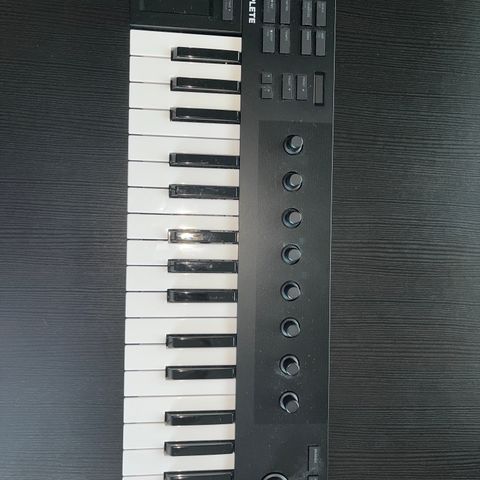 komplete kontrol M32