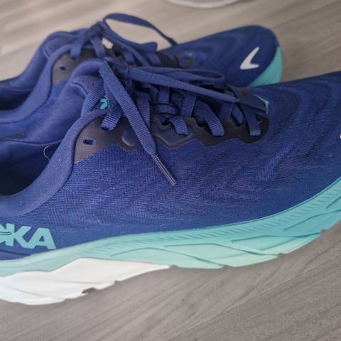 Hoka arahi 6 41 1/3